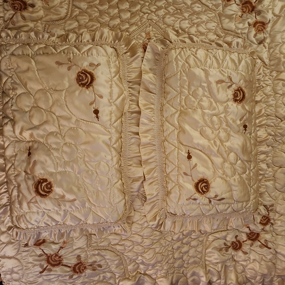 Vintage Embroidered Quilted Satin Bedspread, Pale Yellow, Queen - Picture 5 of 10